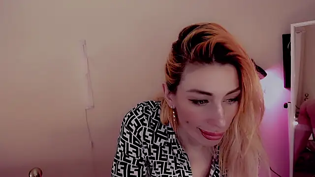 Snapshot of AnnieGOld_ chatting on February 2025 11:50:01 PM AnnieGOld  online show from February 2025 11:50:01 PM