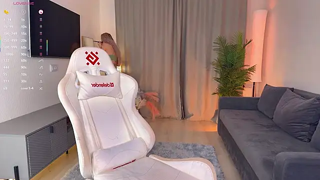 Snapshot of mikkixmeow chatting on December 2025 12:04:02 PM mikkixmeow online show from December 2025 12:04:02 PM