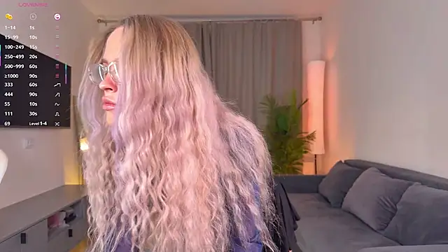 Snapshot of mikkixmeow chatting on December 2025 12:04:01 PM mikkixmeow online show from December 2025 12:04:01 PM