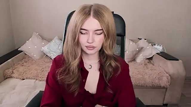 Snapshot of ViolettaLopez chatting on February 2025 11:21:02 AM ViolettaLopez online show from February 2025 11:21:02 AM