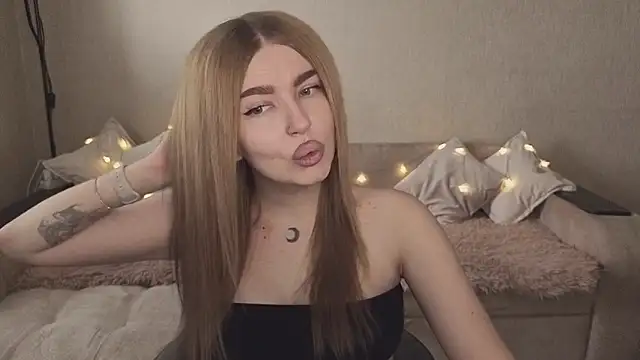 Snapshot of ViolettaLopez chatting on September 2025 12:33:02 PM ViolettaLopez online show from September 2025 12:33:02 PM