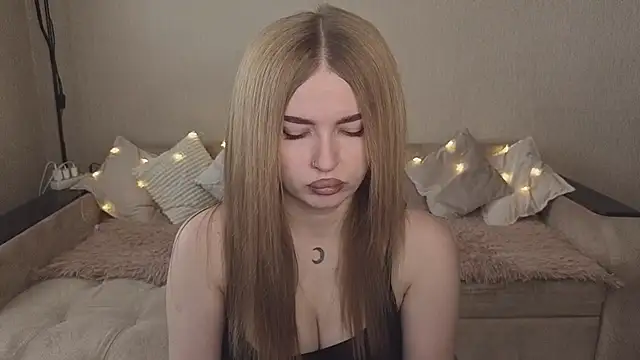 Snapshot of ViolettaLopez chatting on October 2025 11:12:01 AM ViolettaLopez online show from October 2025 11:12:01 AM