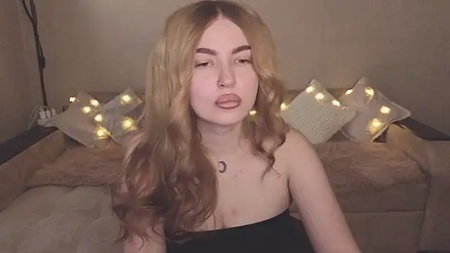Snapshot of ViolettaLopez chatting on October 2025 01:21:02 PM ViolettaLopez online show from October 2025 01:21:02 PM
