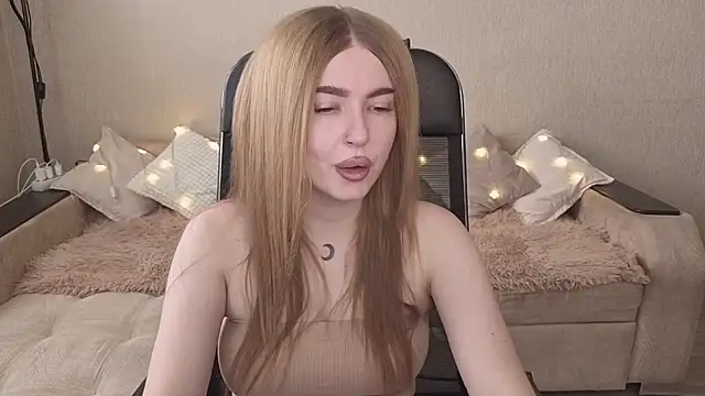 Snapshot of ViolettaLopez chatting on October 2025 09:32:01 AM ViolettaLopez online show from October 2025 09:32:01 AM