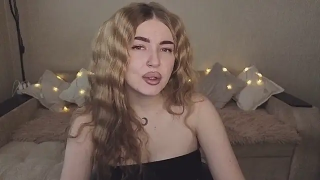 Snapshot of ViolettaLopez chatting on September 2025 01:28:02 PM ViolettaLopez online show from September 2025 01:28:02 PM