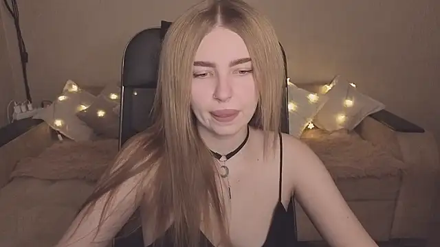 ViolettaLopez online show from November 2025 12:05:02 PM