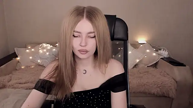 Snapshot of ViolettaLopez chatting on February 2025 11:28:01 AM ViolettaLopez online show from February 2025 11:28:01 AM