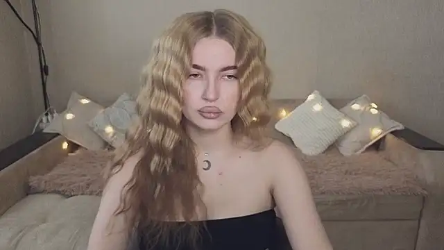 Snapshot of ViolettaLopez chatting on September 2025 11:20:02 AM ViolettaLopez online show from September 2025 11:20:02 AM