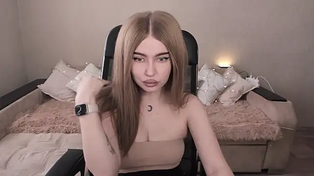Snapshot of ViolettaLopez chatting on February 2025 10:37:02 AM ViolettaLopez online show from February 2025 10:37:02 AM
