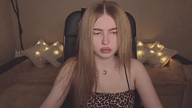 ViolettaLopez online show from December 2025 01:21:01 PM