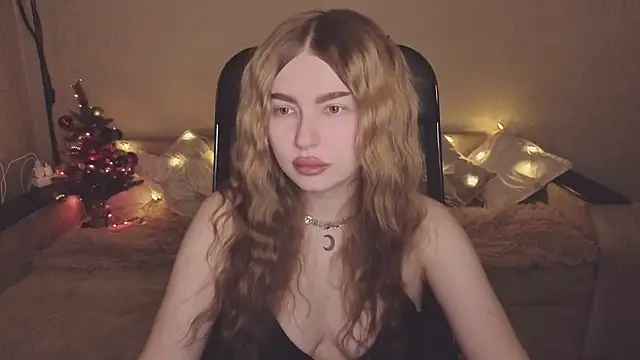 ViolettaLopez online show from December 2025 02:32:02 PM