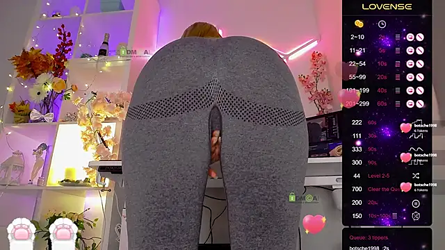 Elena-Marilyn online show from November 2025 08:45:01 PM