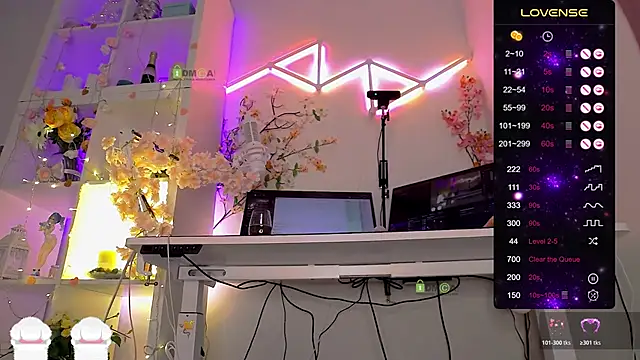 Elena-Marilyn online show from April 2026 08:44:02 PM