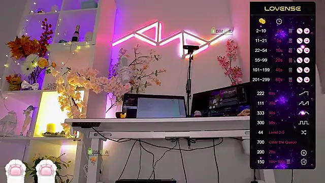 Elena-Marilyn online show from November 2025 08:52:02 PM