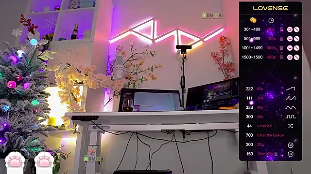 Elena-Marilyn online show from December 2025 08:31:01 PM