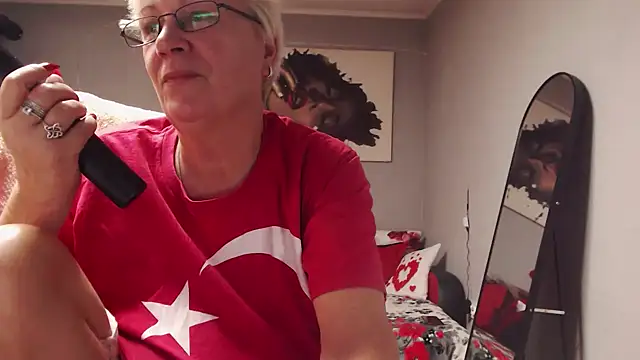 LaylaMilf online show from November 2025 04:00:02 PM