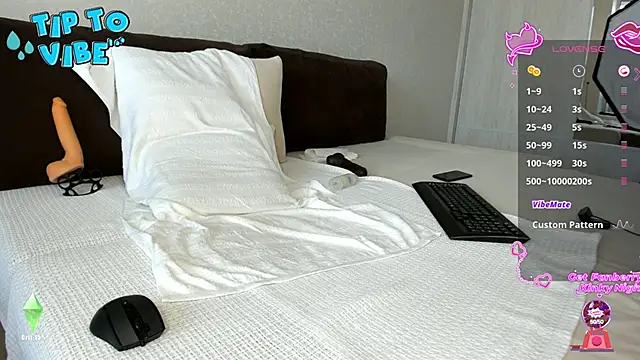 Snapshot of Smallnipples chatting on April 2026 08:04:02 AM Smallnipples online show from April 2026 08:04:02 AM