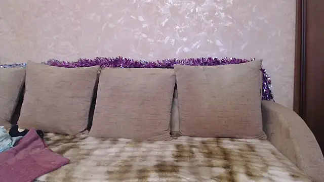 Amy August online show from December 2025 08:28:02 AM