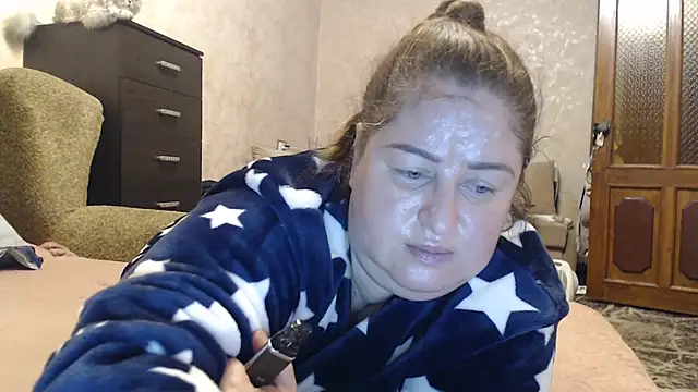 Amy August online show from November 2025 06:02:01 AM