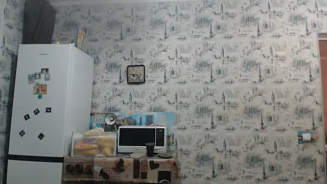 Amy August online show from November 2025 02:44:02 PM