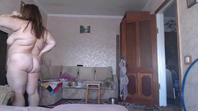 Amy August online show from February 2026 09:42:02 AM