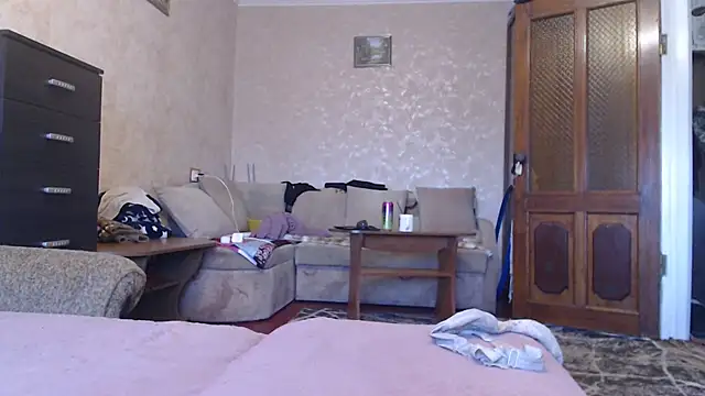 Amy August online show from November 2025 09:41:01 AM