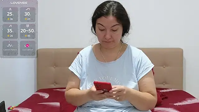 Snapshot of BBW_MILF_4U chatting on October 2025 06:34:01 AM BBW MILF 4U online show from October 2025 06:34:01 AM