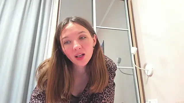Snapshot of Naughty_Molly chatting on May 2026 08:20:01 PM Naughty Molly online show from May 2026 08:20:01 PM