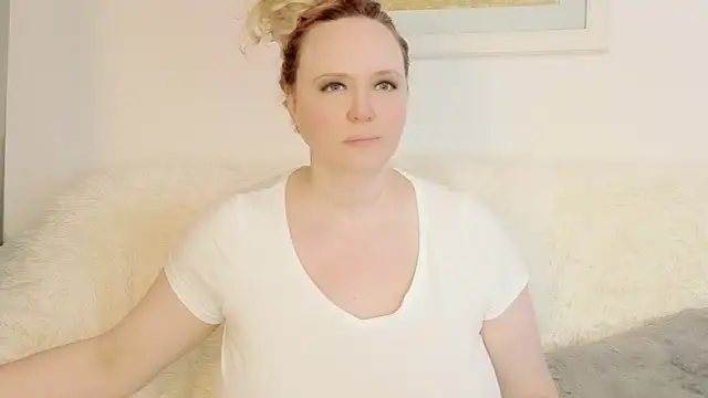 Snapshot of Sarah4you chatting on June 2026 08:30:01 PM Sarah4you online show from June 2026 08:30:01 PM