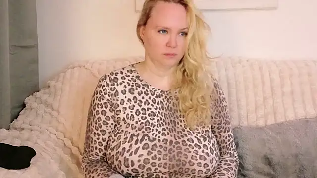 Sarah4you online show from December 2025 09:39:01 PM