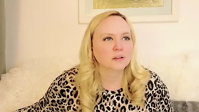 Snapshot of Sarah4you chatting on May 2026 08:37:02 PM Sarah4you online show from May 2026 08:37:02 PM