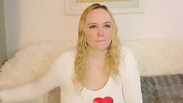 Snapshot of Sarah4you chatting on May 2026 09:02:01 PM Sarah4you online show from May 2026 09:02:01 PM