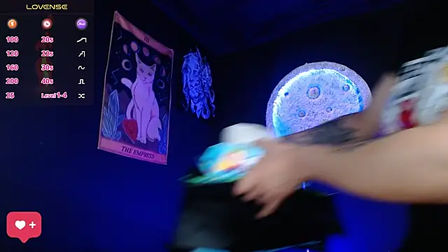 Snapshot of girl_intense444 chatting on December 2025 01:17:02 PM girl intense444 online show from December 2025 01:17:02 PM