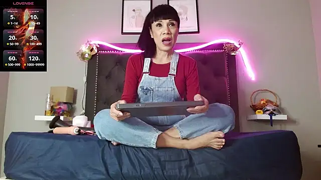 Snapshot of CharlotteLemke chatting on November 2025 02:06:01 PM CharlotteLemke online show from November 2025 02:06:01 PM