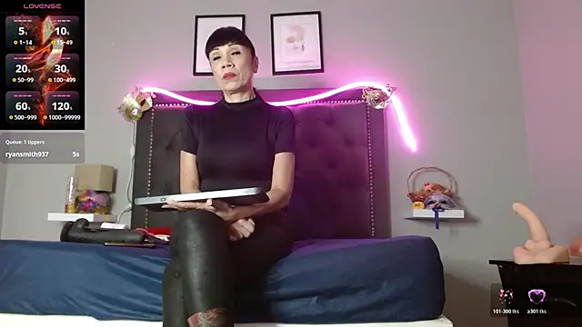 Snapshot of CharlotteLemke chatting on November 2025 01:00:02 PM CharlotteLemke online show from November 2025 01:00:02 PM