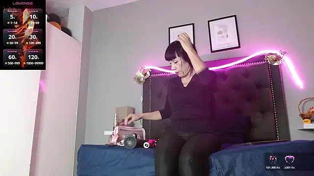 Snapshot of CharlotteLemke chatting on November 2025 12:49:02 PM CharlotteLemke online show from November 2025 12:49:02 PM