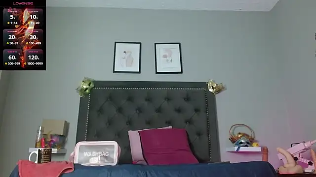 Snapshot of CharlotteLemke chatting on October 2025 12:37:01 PM CharlotteLemke online show from October 2025 12:37:01 PM