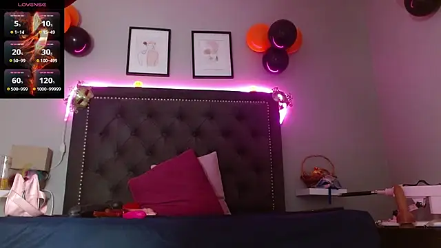 Snapshot of CharlotteLemke chatting on October 2025 01:41:01 PM CharlotteLemke online show from October 2025 01:41:01 PM