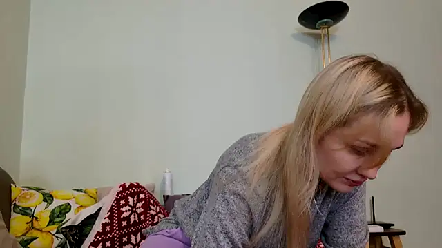 ModelEva online show from November 2025 10:27:02 AM