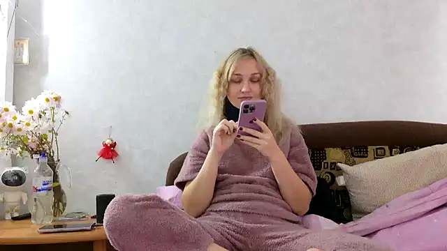 ModelEva online show from October 2025 10:58:01 AM