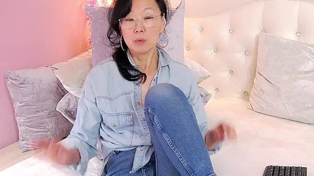 Asian legs online show from May 2026 10:18:02 AM