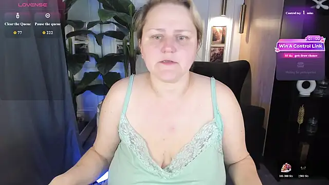 Snapshot of ScarlettSoft chatting on May 2026 05:39:02 AM ScarlettSoft online show from May 2026 05:39:02 AM