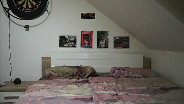 Moistdevil online show from November 2025 10:46:02 PM