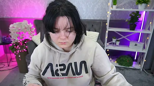 LittleShyy online show from February 2026 01:53:01 PM