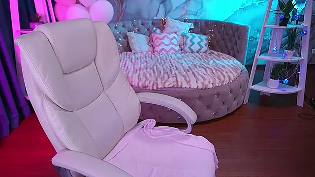 LittleShyy online show from February 2026 01:44:02 PM