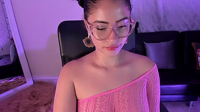 PaulinaBelushi online show from December 2024 01:15:02 AM