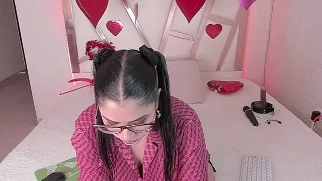 PaulinaBelushi online show from September 2025 05:19:02 PM