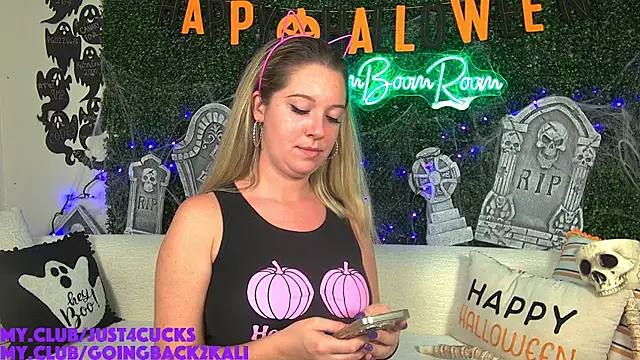 boomboomr00m online show from October 2025 01:28:02 AM