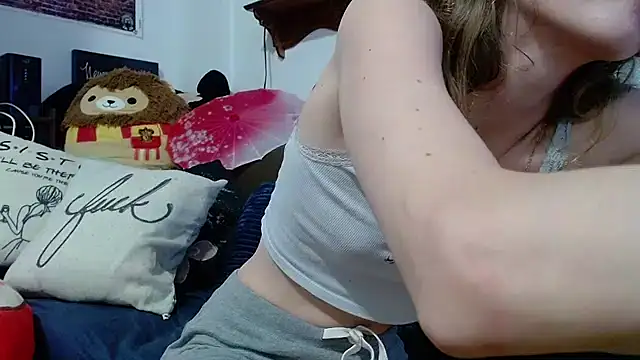 Candy-apple online show from October 2025 06:01:02 AM