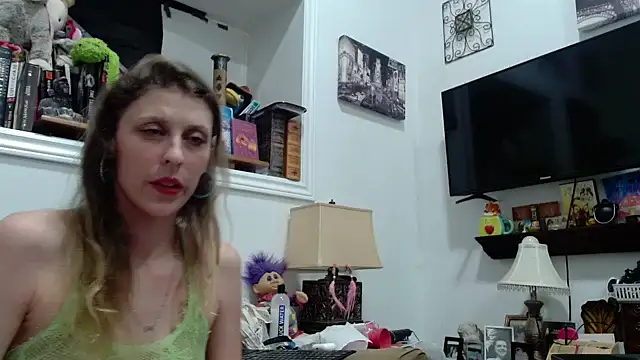 Candy-apple online show from October 2025 01:15:02 AM